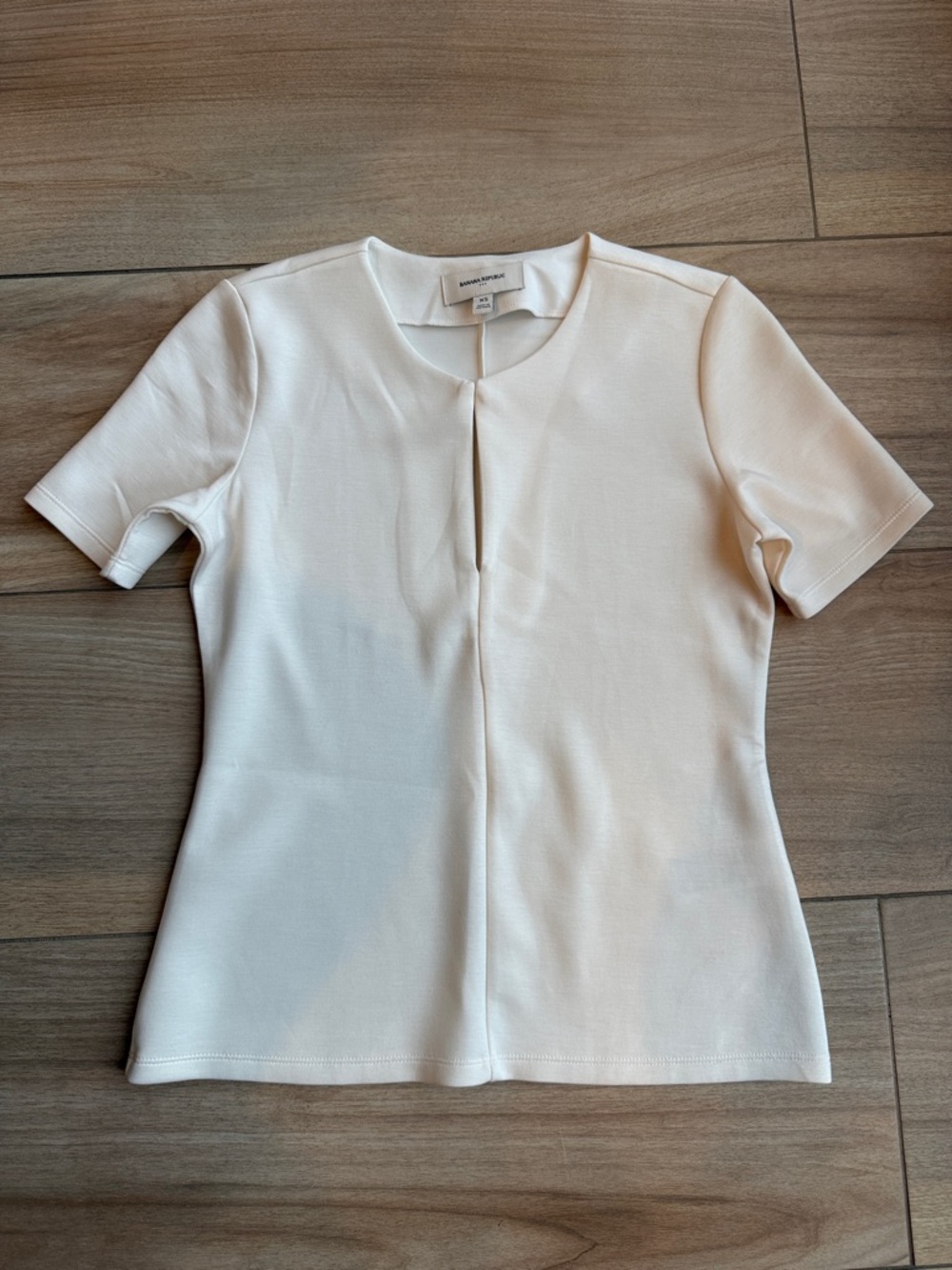 Banana Republic Short-Sleeve Pleat Keyhole Front Top Preppy Office Old Money